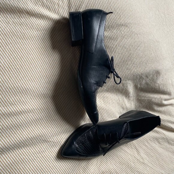 Beautiful Pointy Toe Real Leather Loafers - Picture 2 of 11